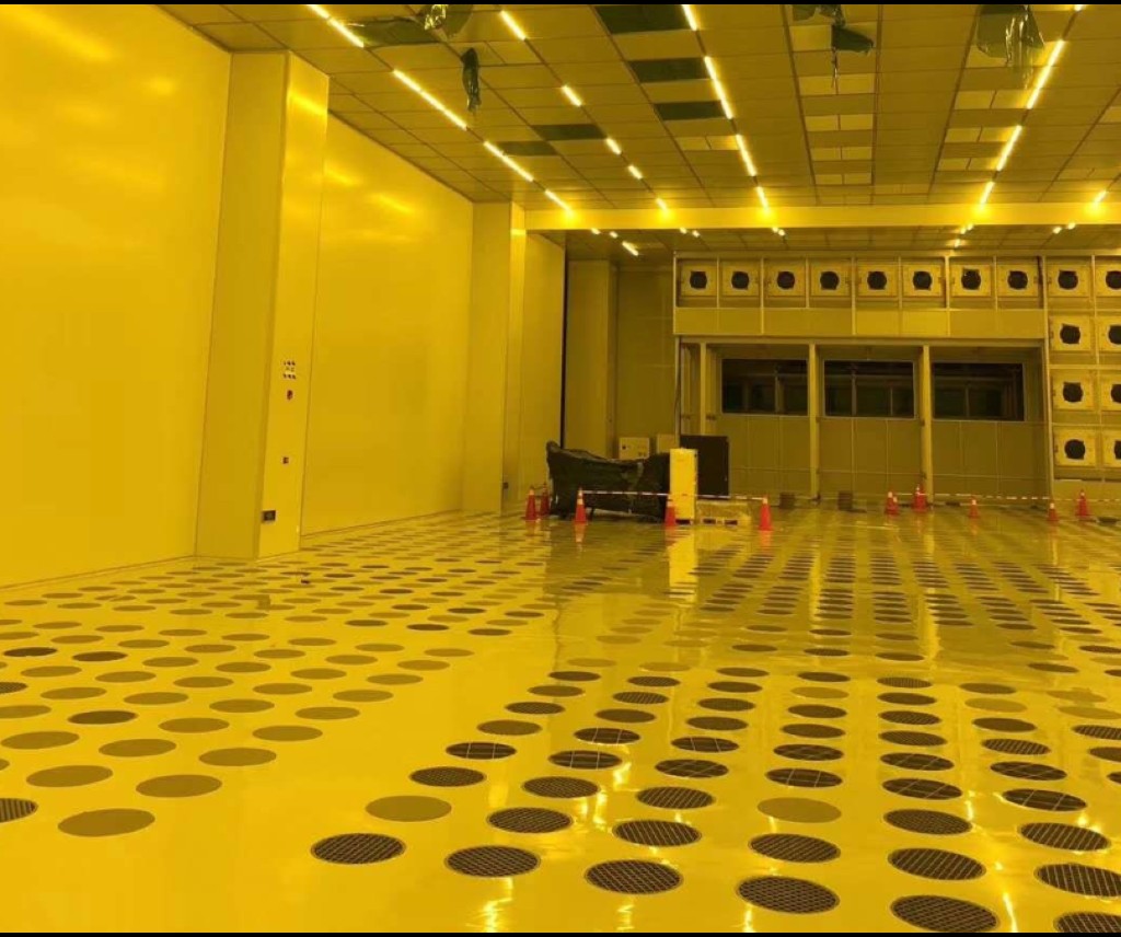 Class 100 cleanroom facility